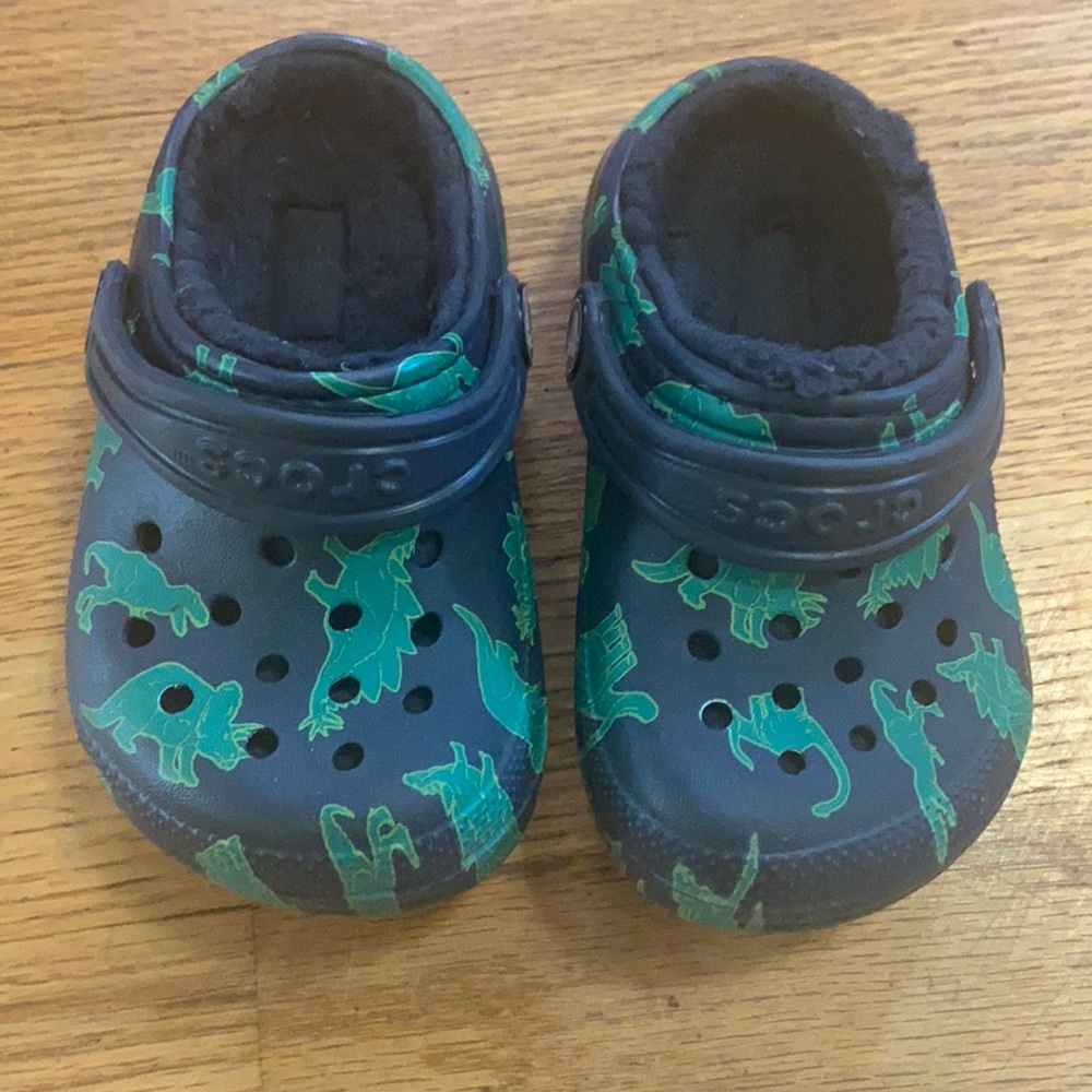 Toddler Dinosaur Crocs Size 7 (fit like size 6)